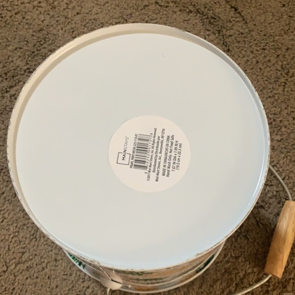 Bucket - Picture 2 of 3